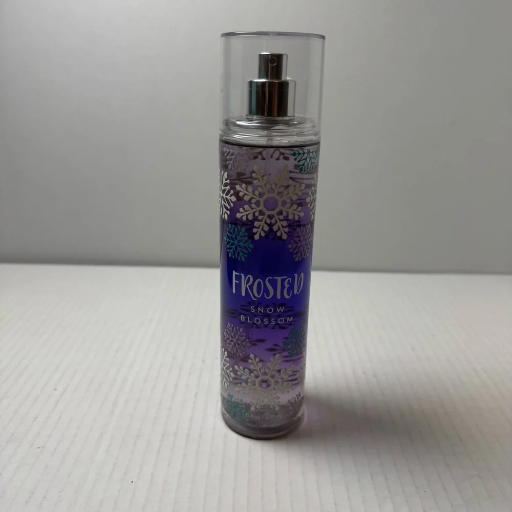Bath And Body Works FROSTED SNOW BLOSSOM Originals 8 oz Fragrance Spray NEW